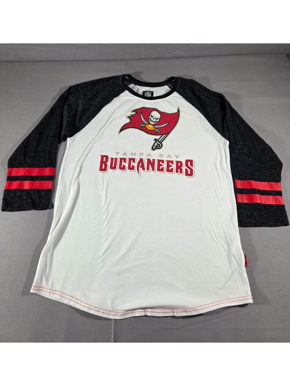 Tampa Bay Buccaneers Shirt Adult Large White 3/4 Sleeve NFL Team Apparel